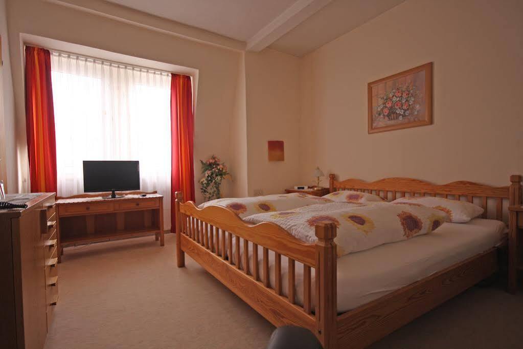 Haus Am Kurpark Hotel Garni Bad Steben Buitenkant foto